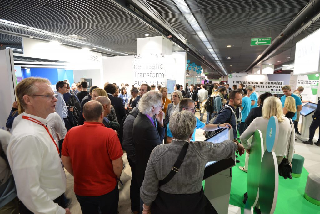 Foule de monde à l'entrée d'un salon sur la big data et l’IA en 2022